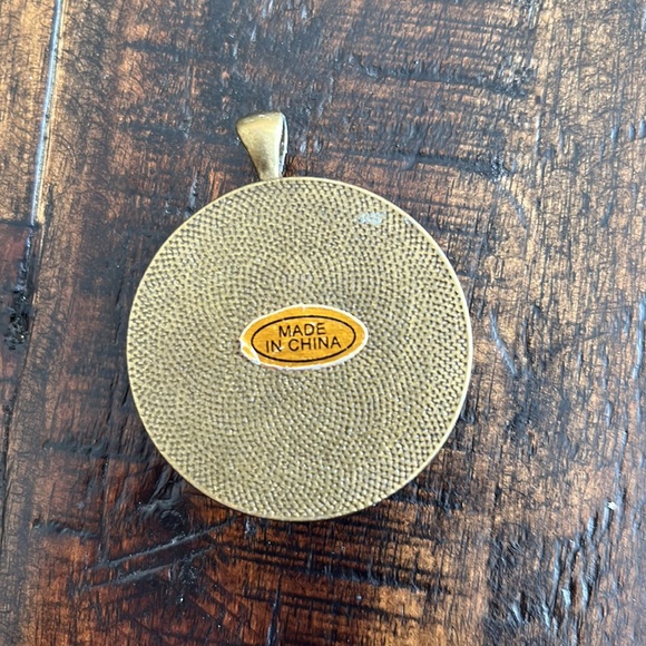 World Map Pendant - Picture 2 of 4